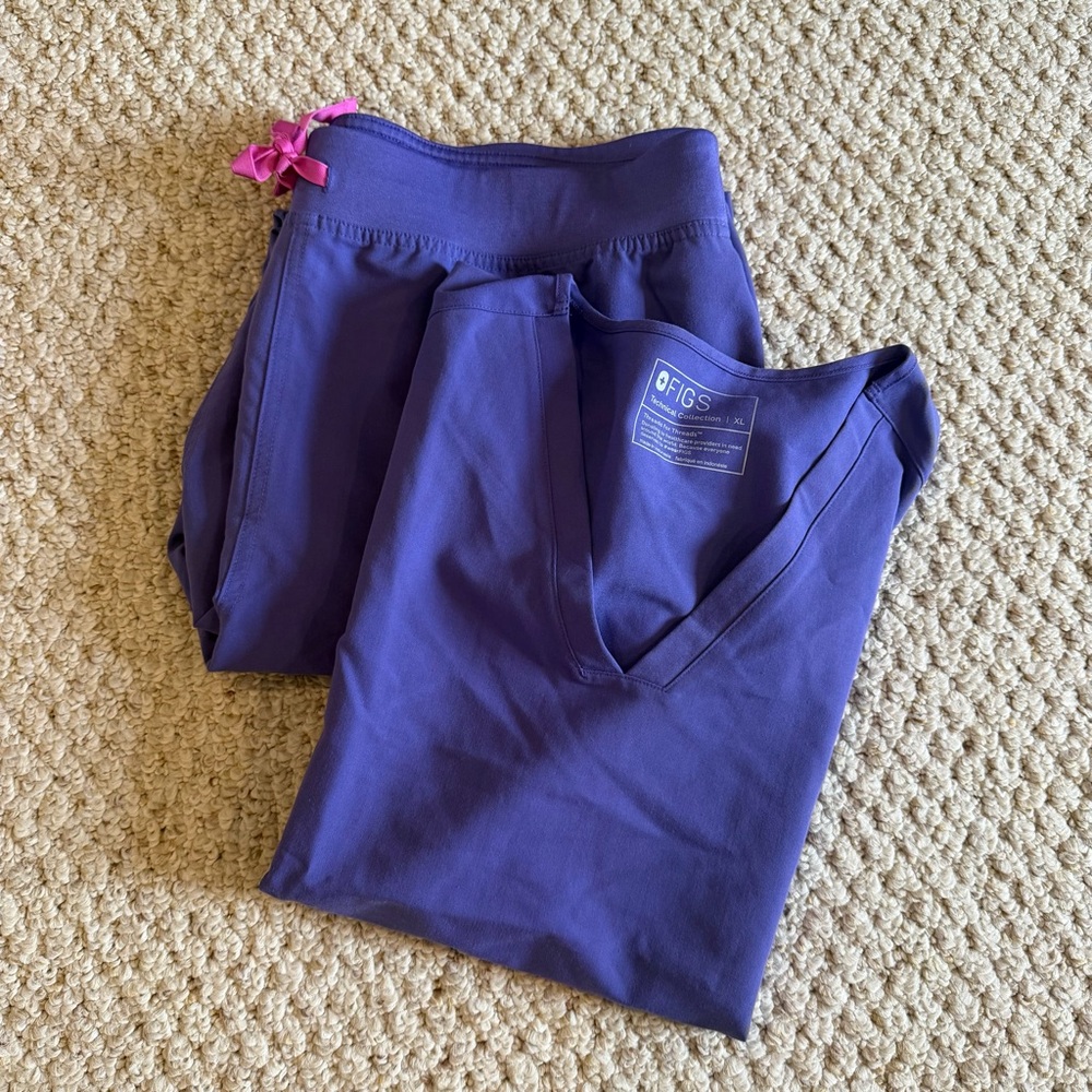 Figs Scrub Set - Casma Three-Pocket Top and Livingston Pants